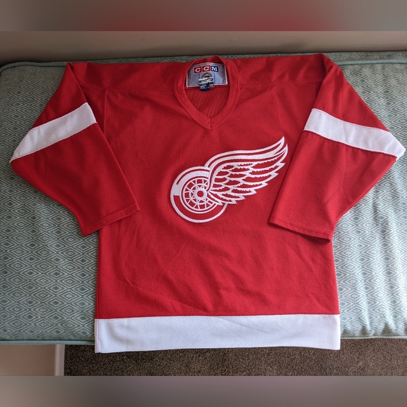 Detroit Red Wings CCM Youth Jersey X/XL - Picture 1 of 13
